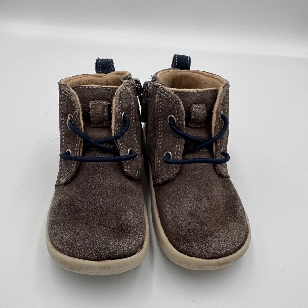 UGG Boys Girls Baby Size 4 / 5 Kids Brown Winter Boots Shoes